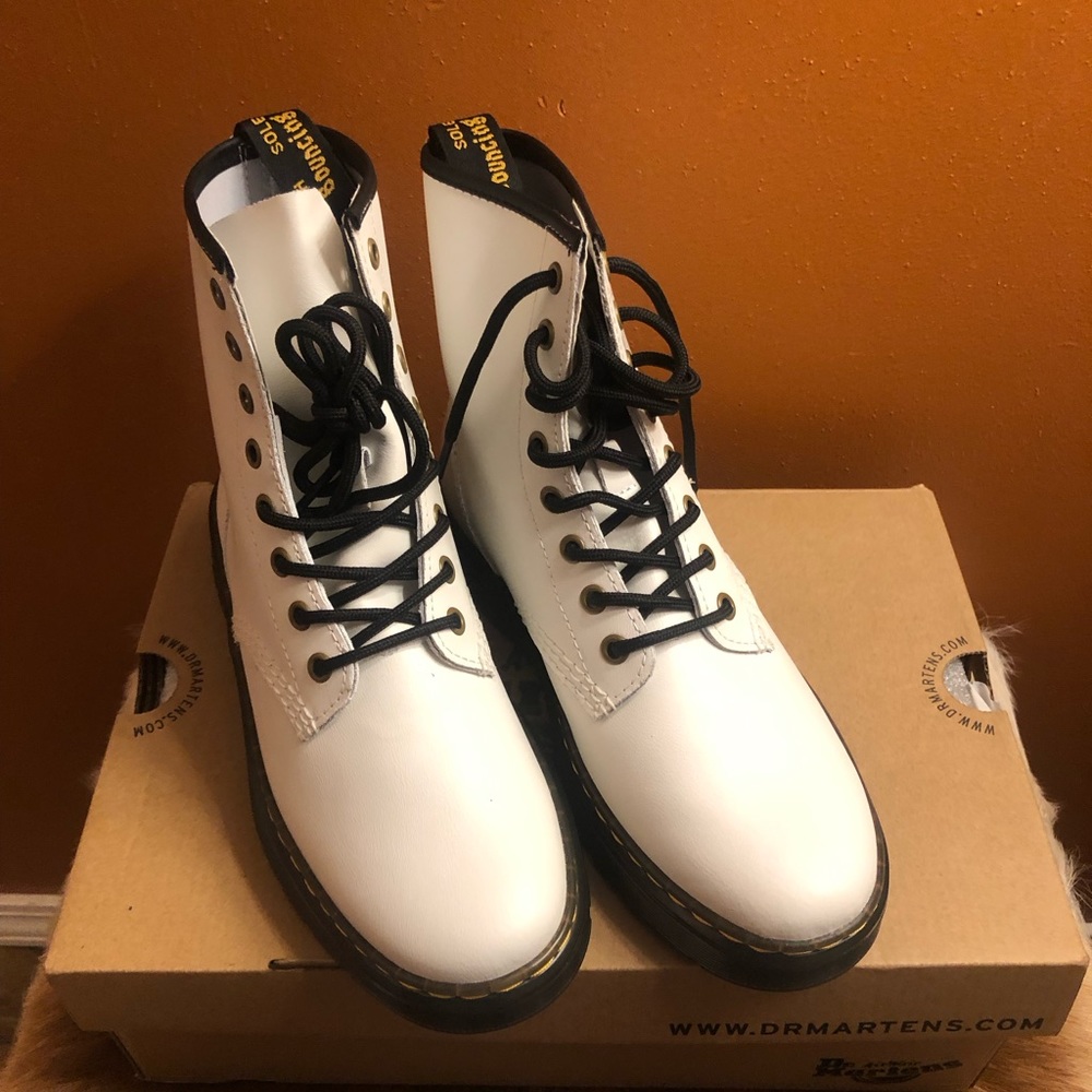 Dr. Martens AirWair Zavala White, Size 8, New